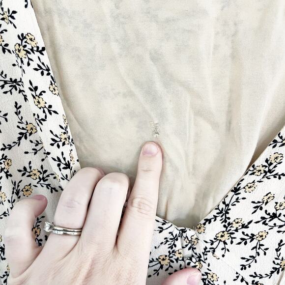 Cupcakes and Cashmere Roxbury Ditsy Floral Dress - Picture 7 of 11